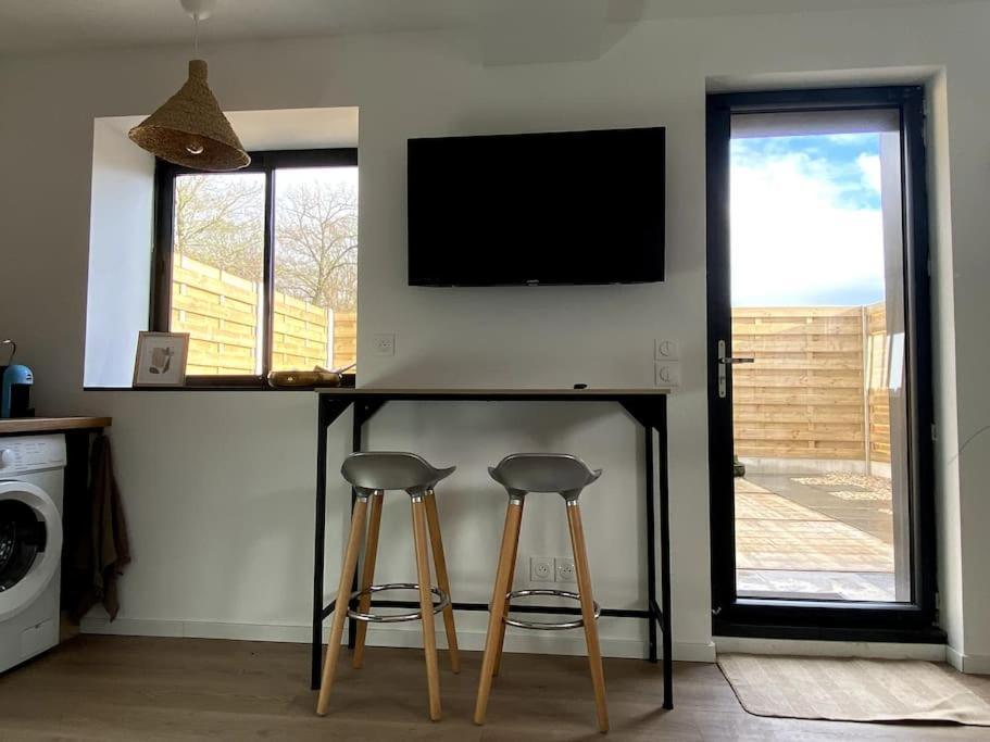 Entre Ville Et Campagne Appartement Cosy Avec Parking Et Terrasse Wood Coutiches Eksteriør billede